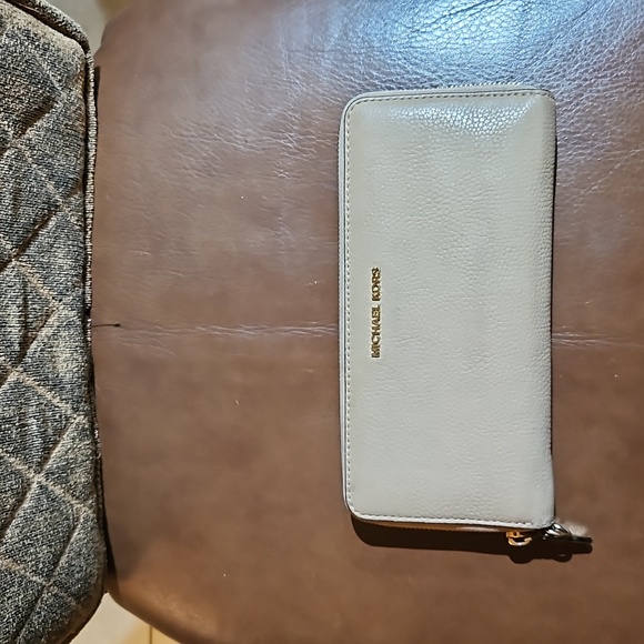 Michael Kors Jet Set Pebbled Leather Large Zip Around Travel Continental Wallet - Picture 1 of 4